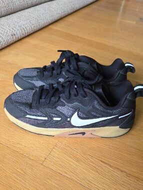 NIKE | Jam Black Gum Womens